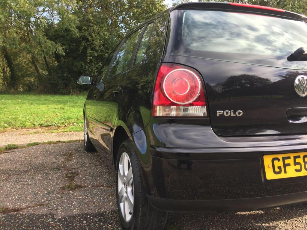 VOLKSWAGEN POLO
