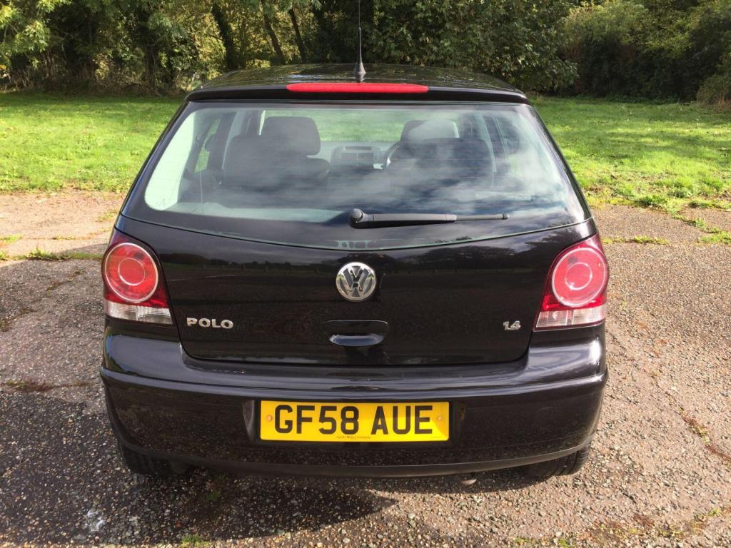 VOLKSWAGEN POLO