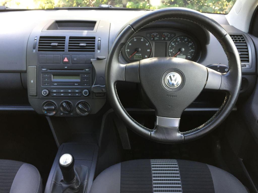 VOLKSWAGEN POLO