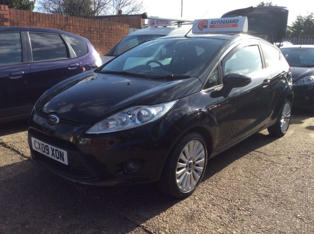 FORD FIESTA TITANIUM