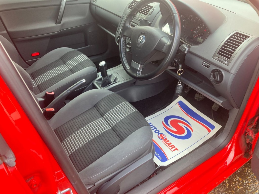 VOLKSWAGEN POLO