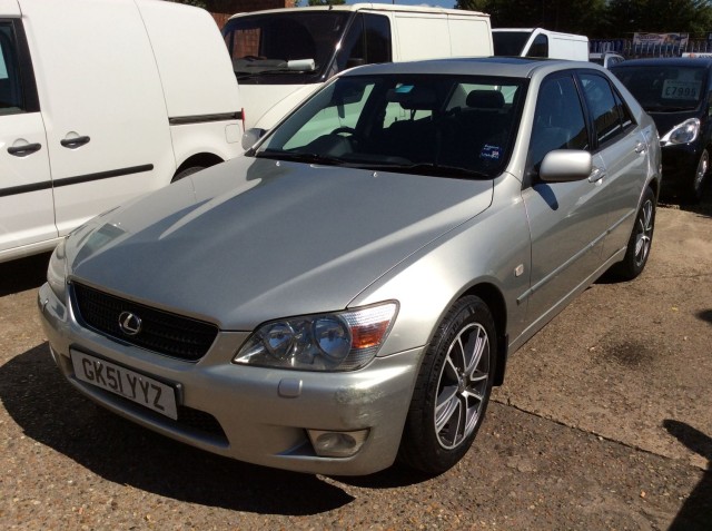 LEXUS IS 200 SE