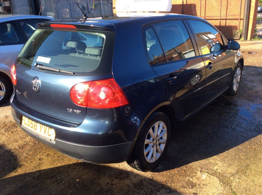 VOLKSWAGEN GOLF