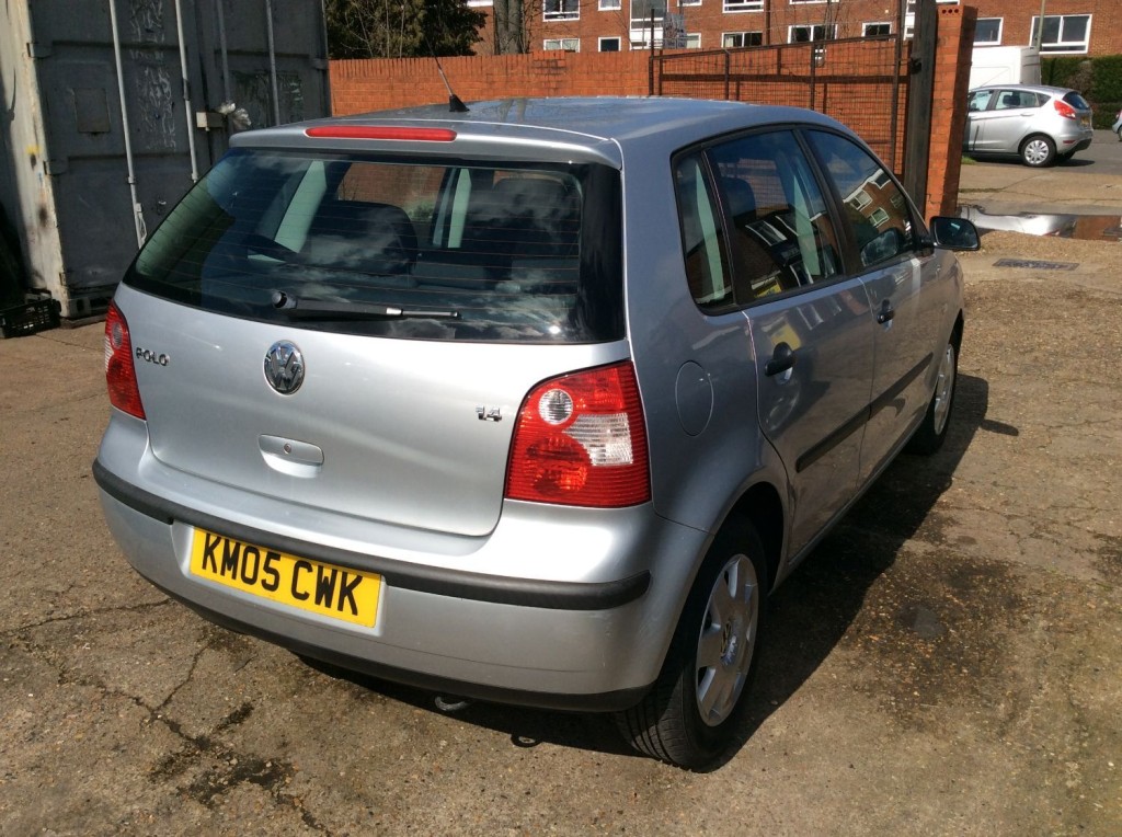 VOLKSWAGEN POLO