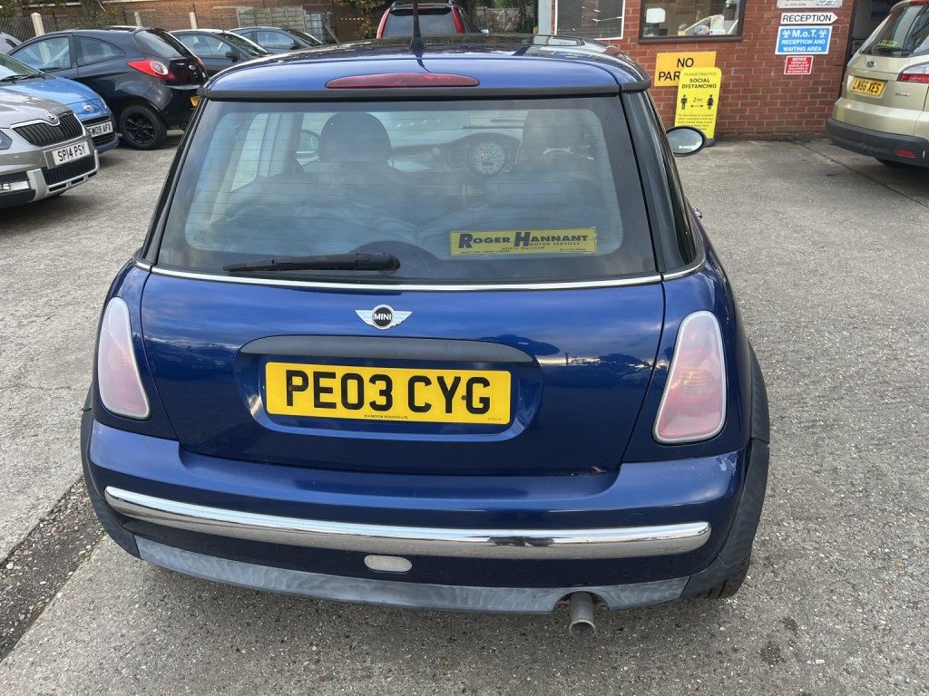 MINI HATCH