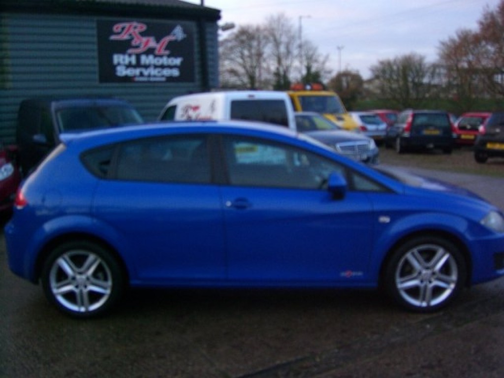 View SEAT LEON 1.6 TDI CR SE Copa