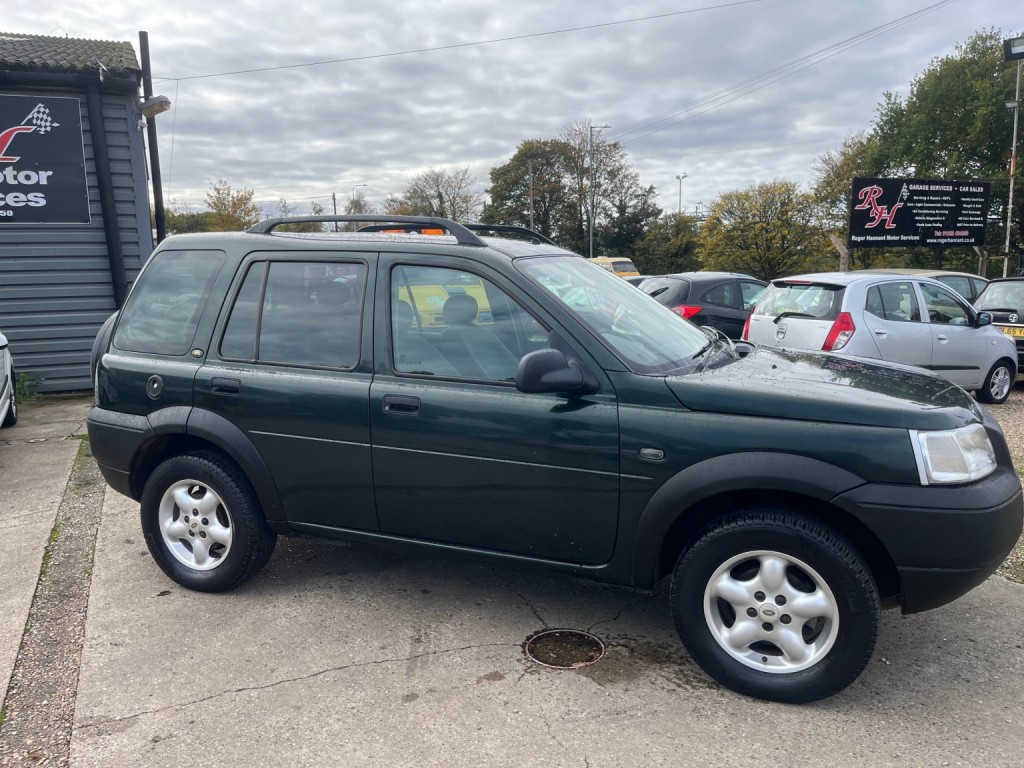 View LAND ROVER FREELANDER 2.0 TD4 Serengeti
