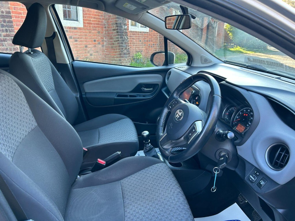 TOYOTA YARIS