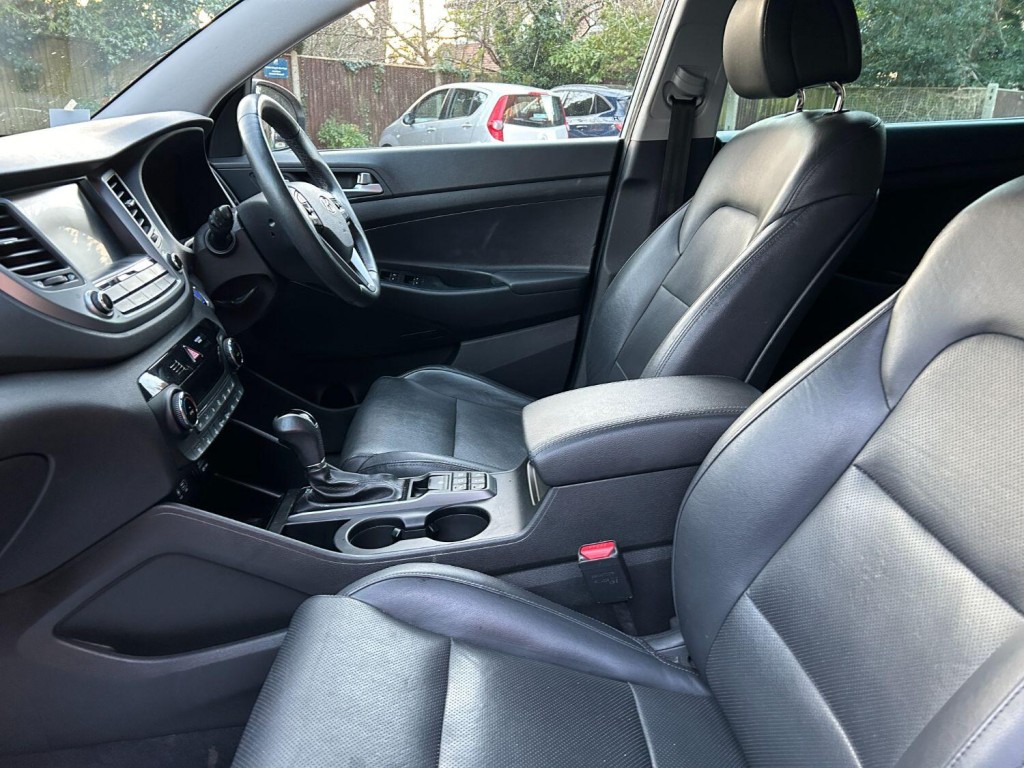 View HYUNDAI TUCSON 2.0 CRDi Premium SE