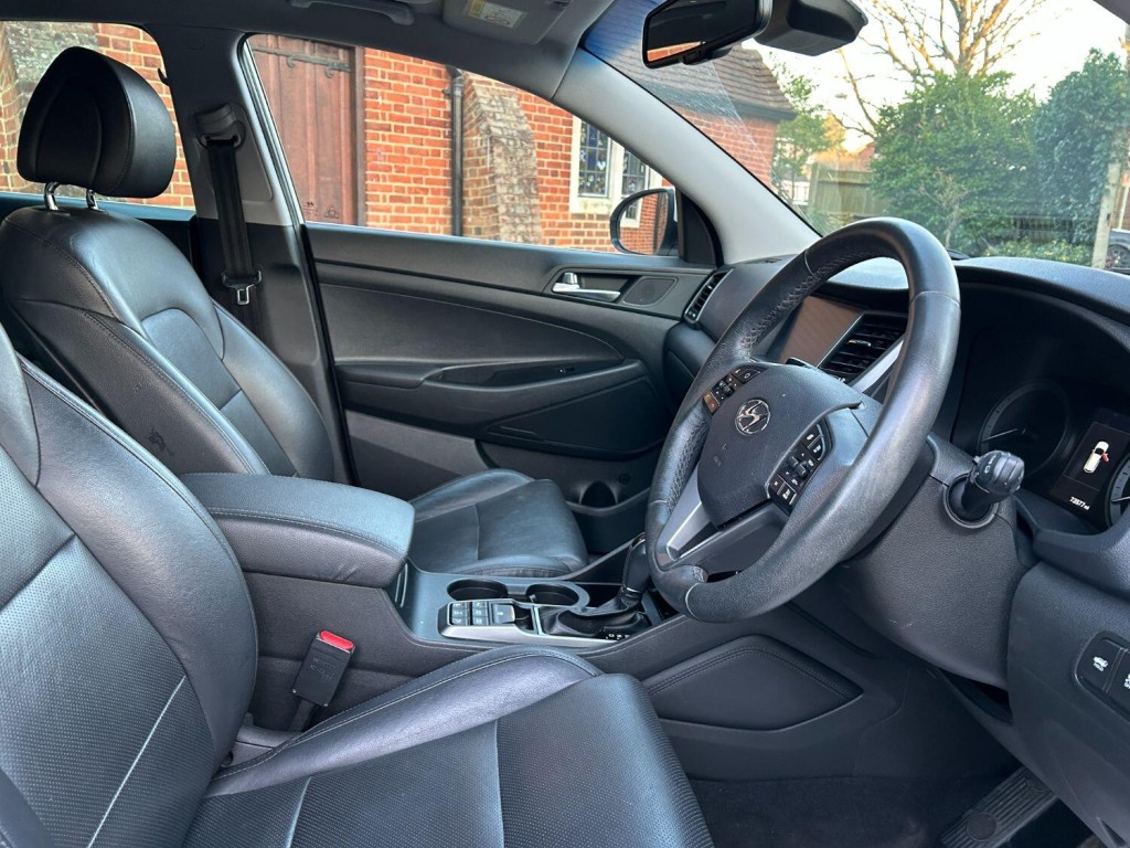 View HYUNDAI TUCSON 2.0 CRDi Premium SE