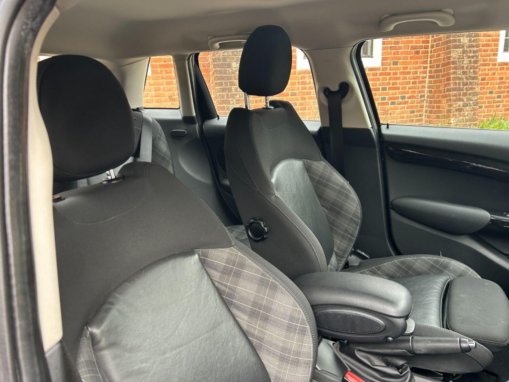 MINI HATCH