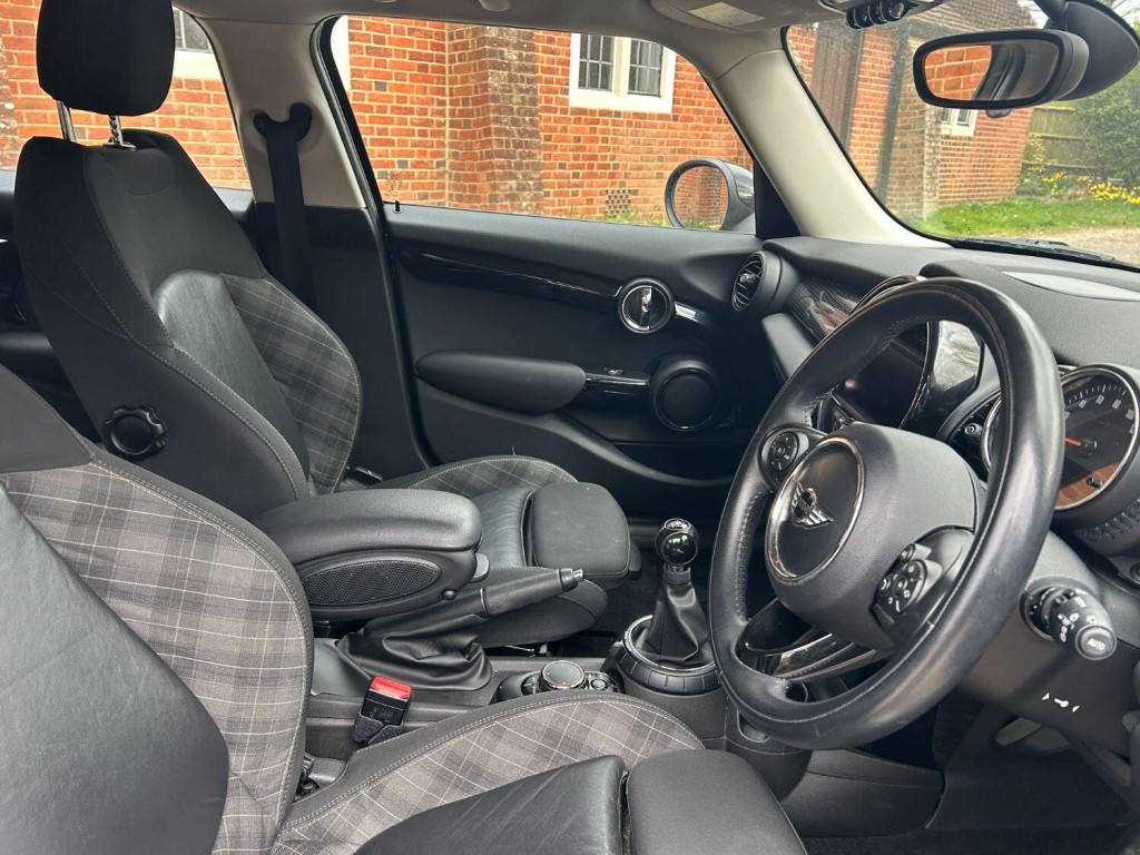 MINI HATCH