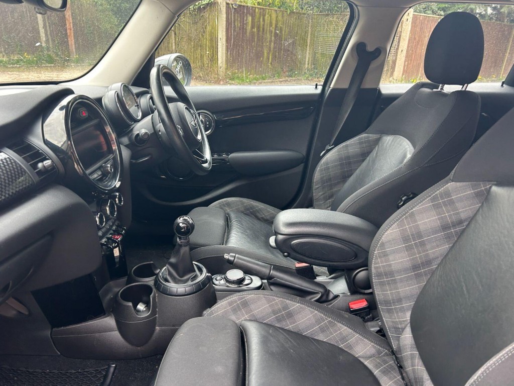 MINI HATCH