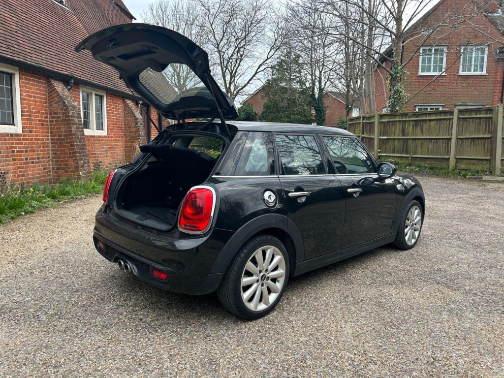 MINI HATCH