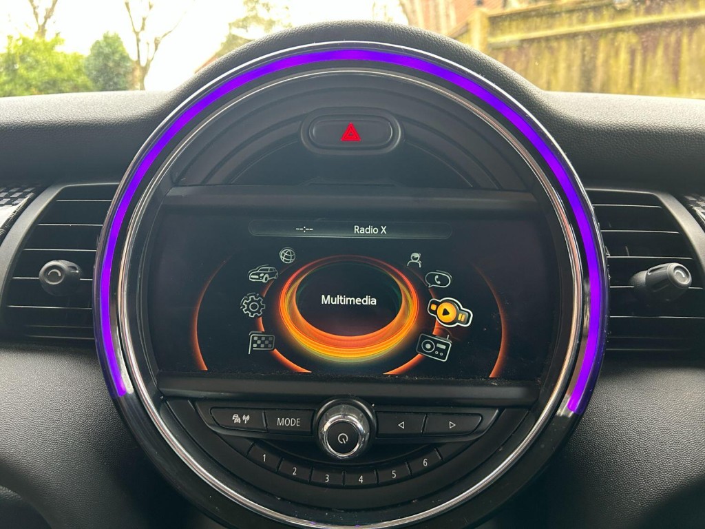 MINI HATCH