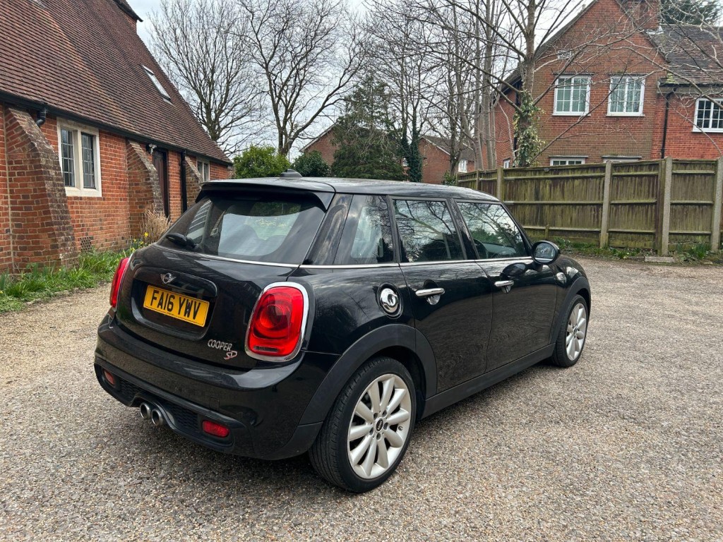 MINI HATCH
