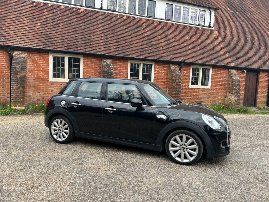 MINI HATCH