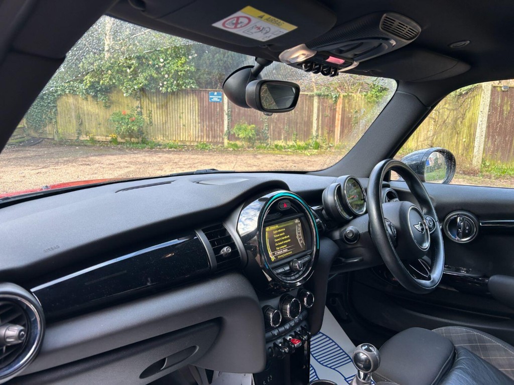 MINI HATCH