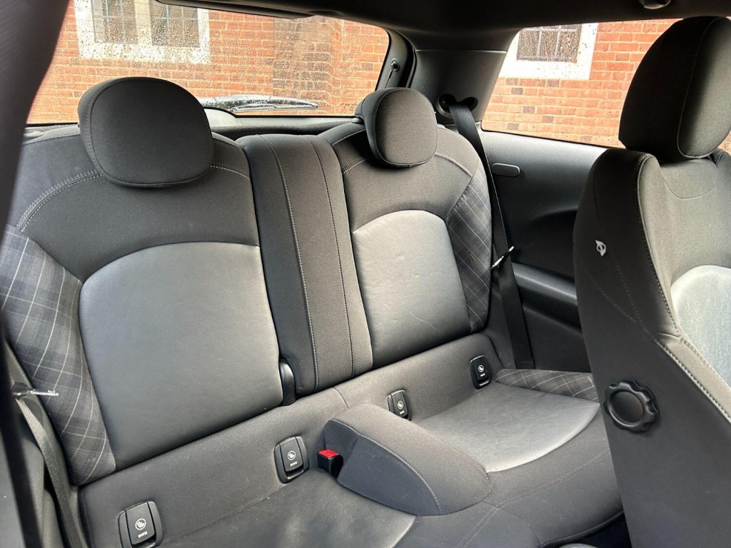 MINI HATCH