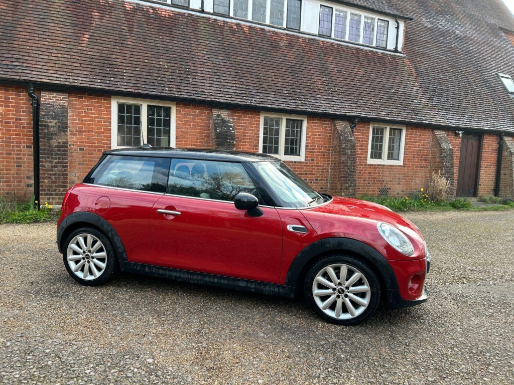MINI HATCH