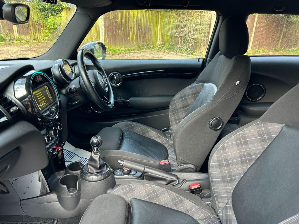 MINI HATCH
