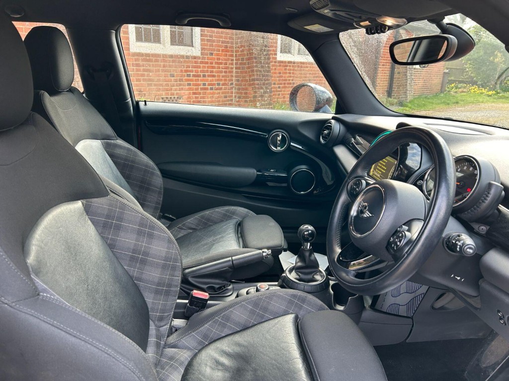 MINI HATCH