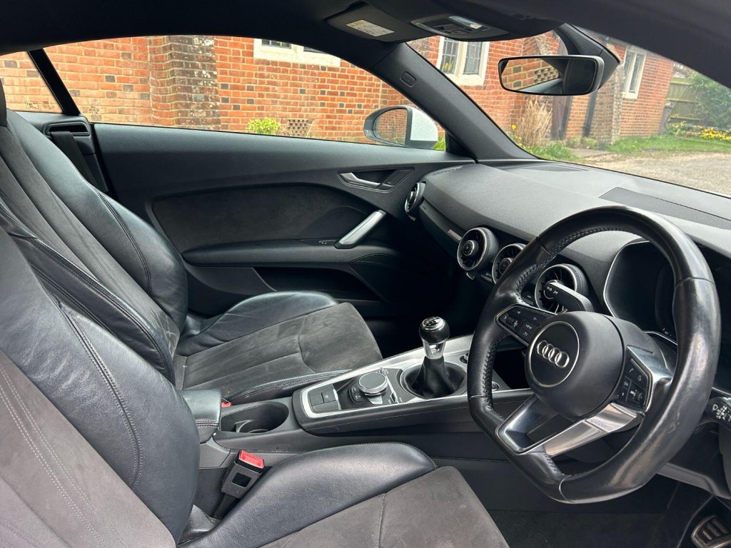 View AUDI TT 1.8 TFSI Sport