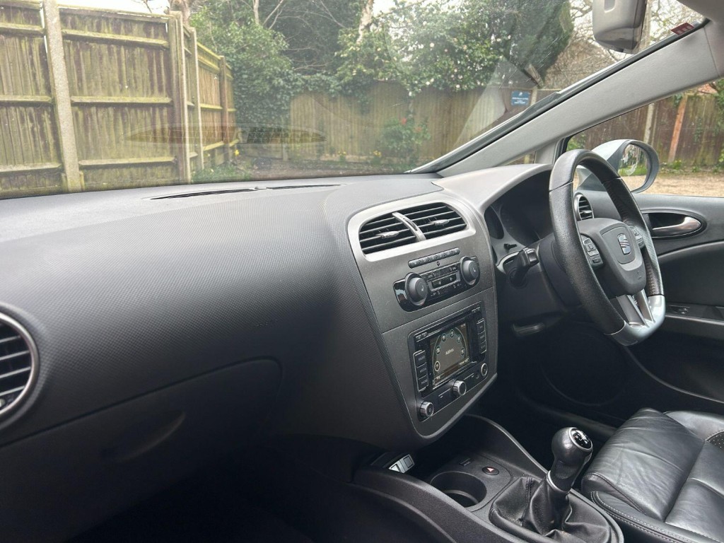 SEAT LEON
