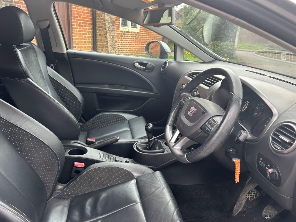 SEAT LEON