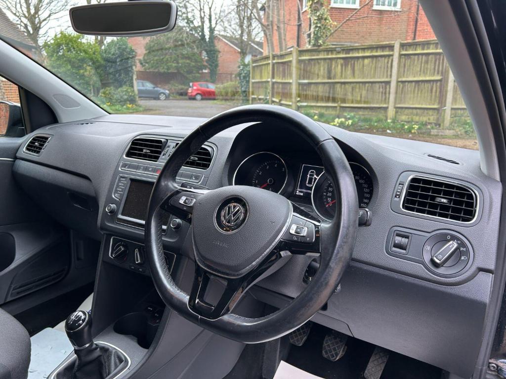 VOLKSWAGEN POLO