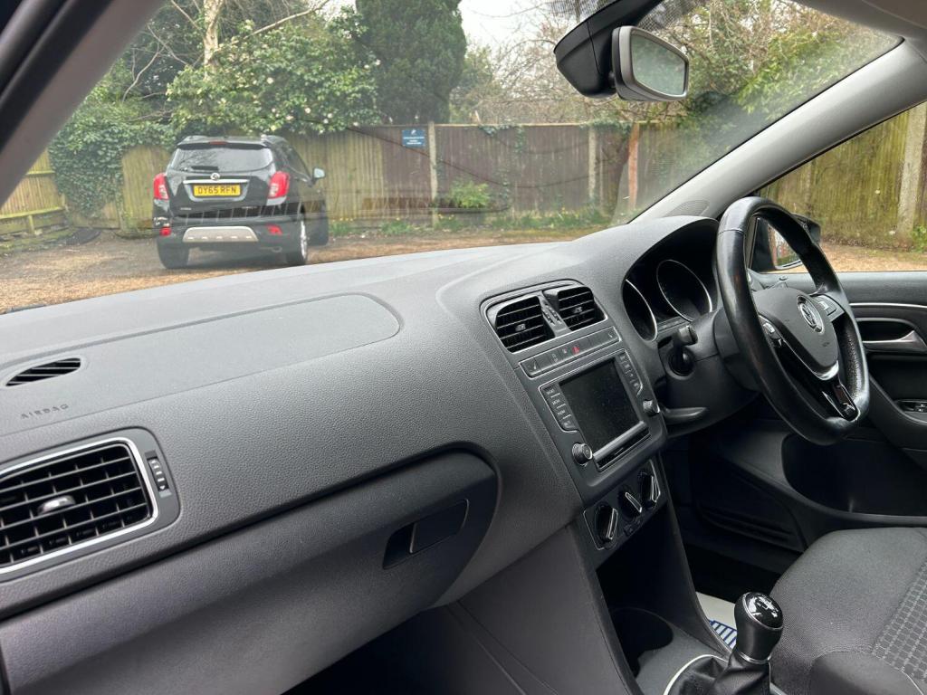 VOLKSWAGEN POLO