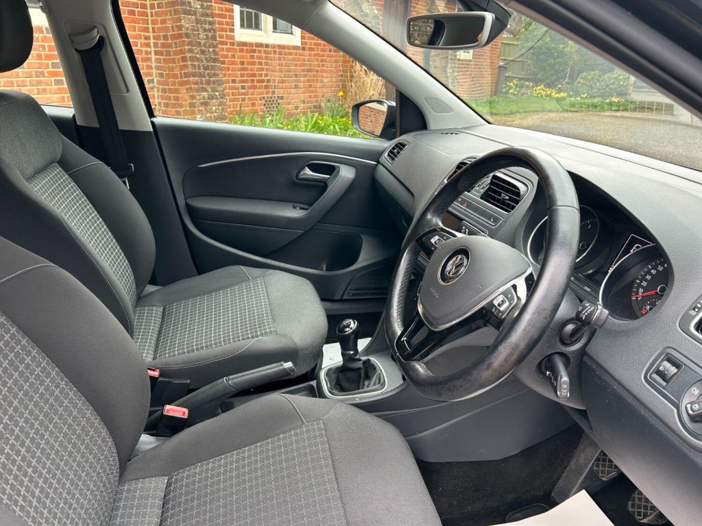 VOLKSWAGEN POLO