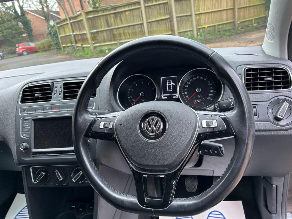 VOLKSWAGEN POLO