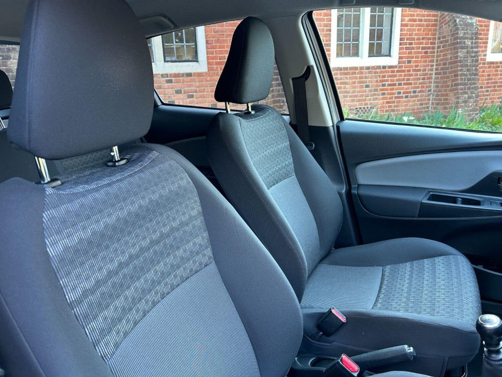 TOYOTA YARIS