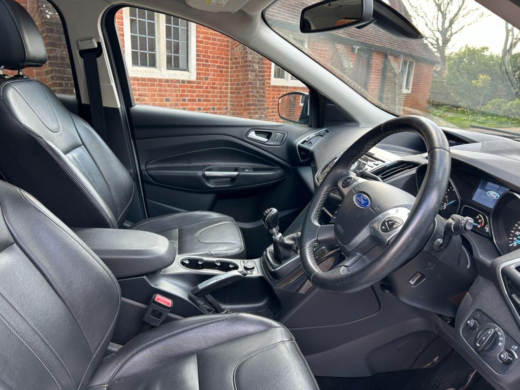 FORD KUGA