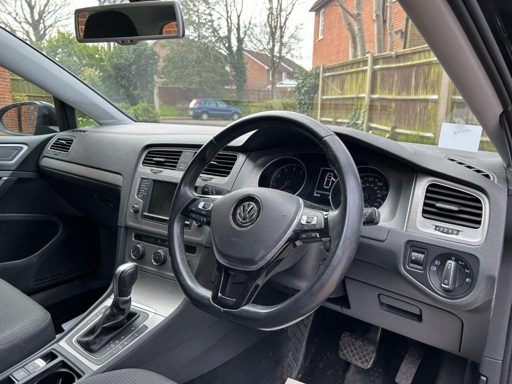 VOLKSWAGEN GOLF