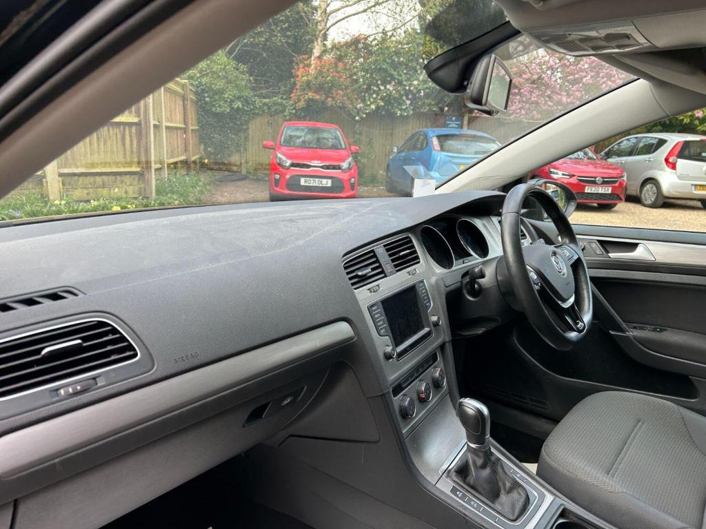 VOLKSWAGEN GOLF