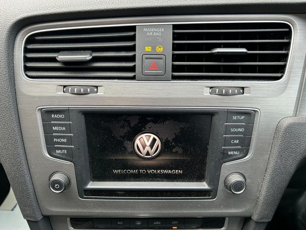 VOLKSWAGEN GOLF