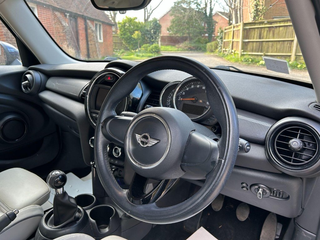 MINI HATCH