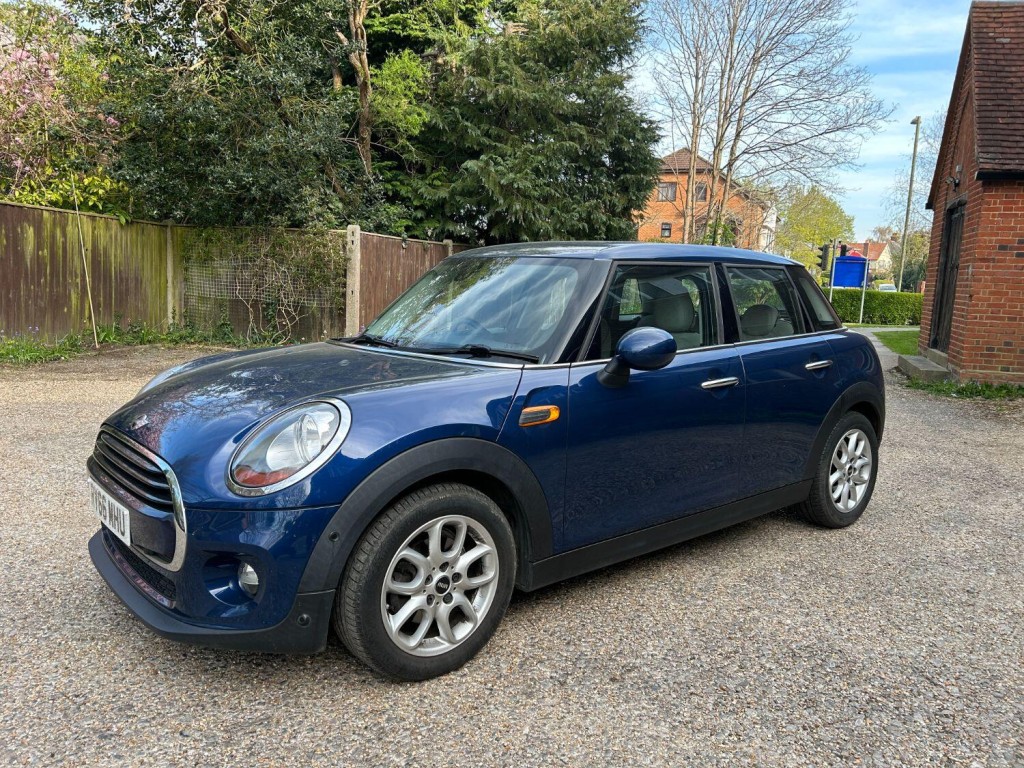 MINI HATCH