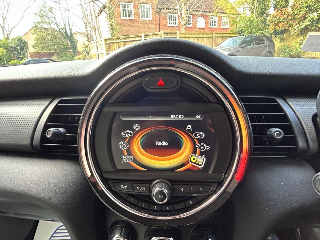 MINI HATCH