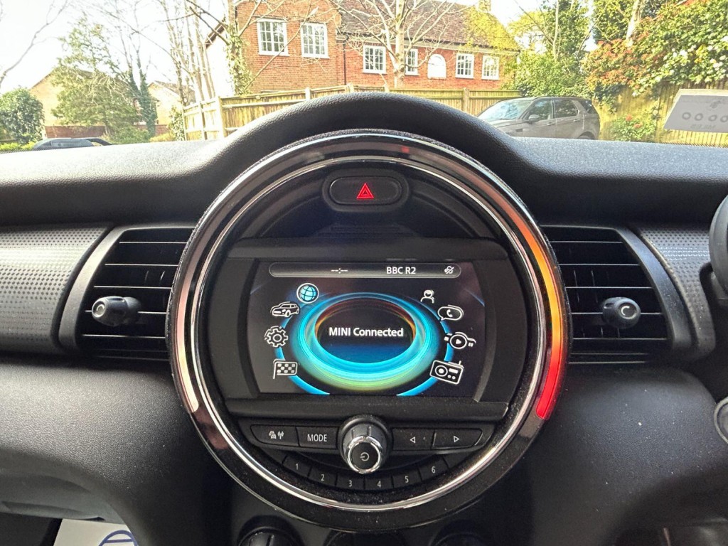 MINI HATCH