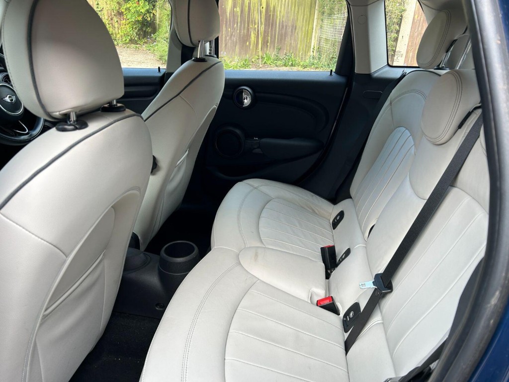 MINI HATCH