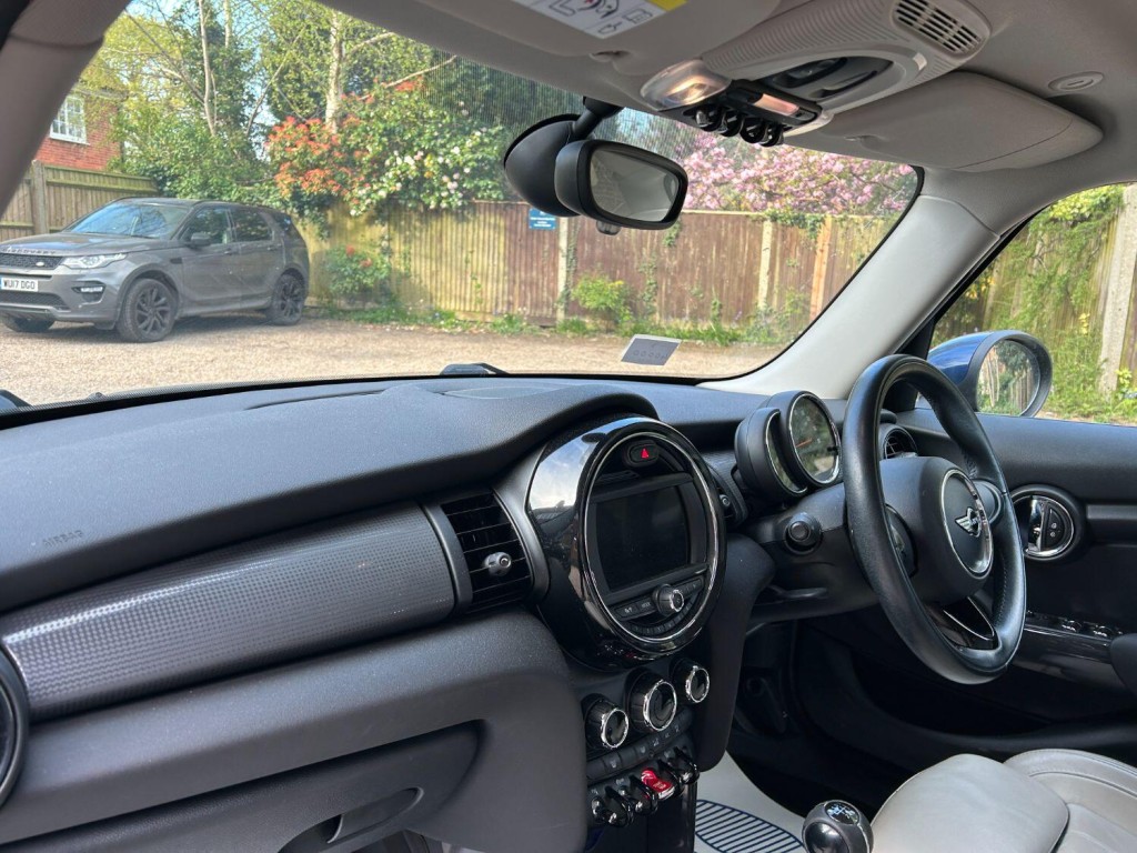 MINI HATCH