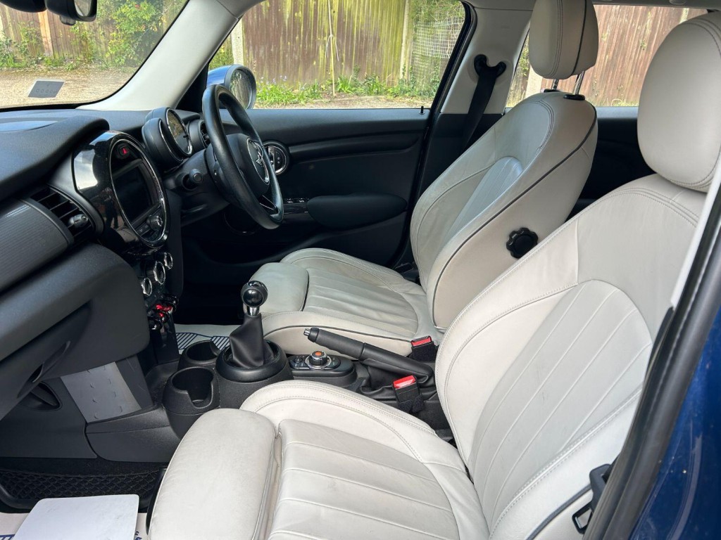 MINI HATCH