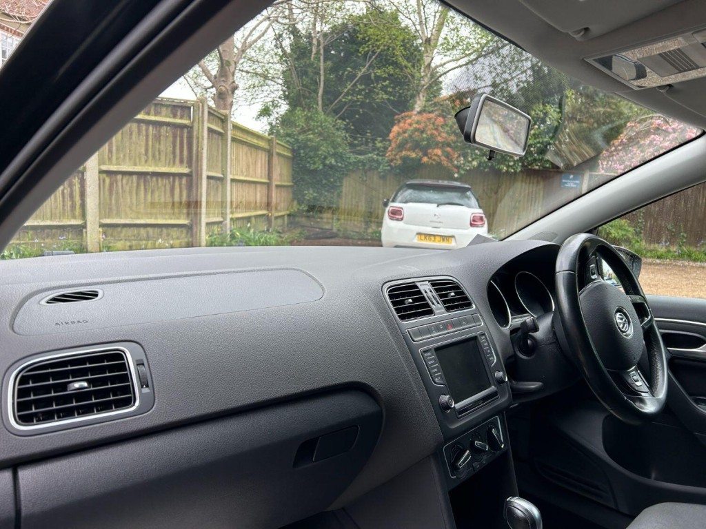 VOLKSWAGEN POLO