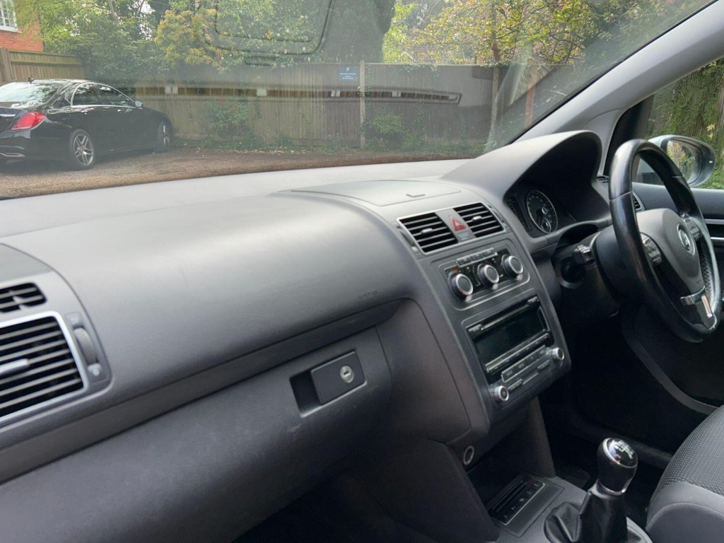 VOLKSWAGEN TOURAN
