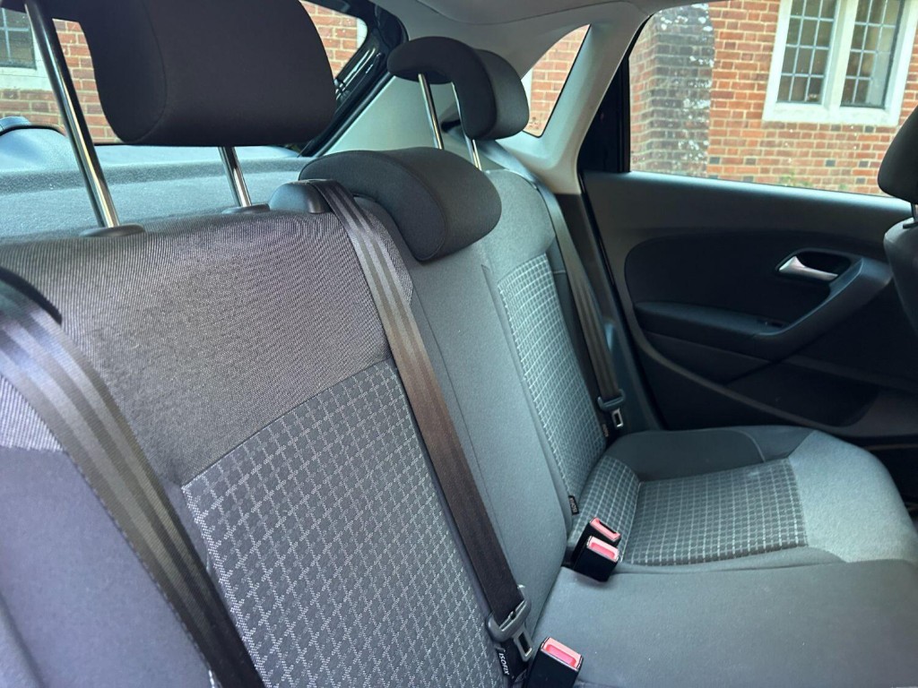 VOLKSWAGEN POLO