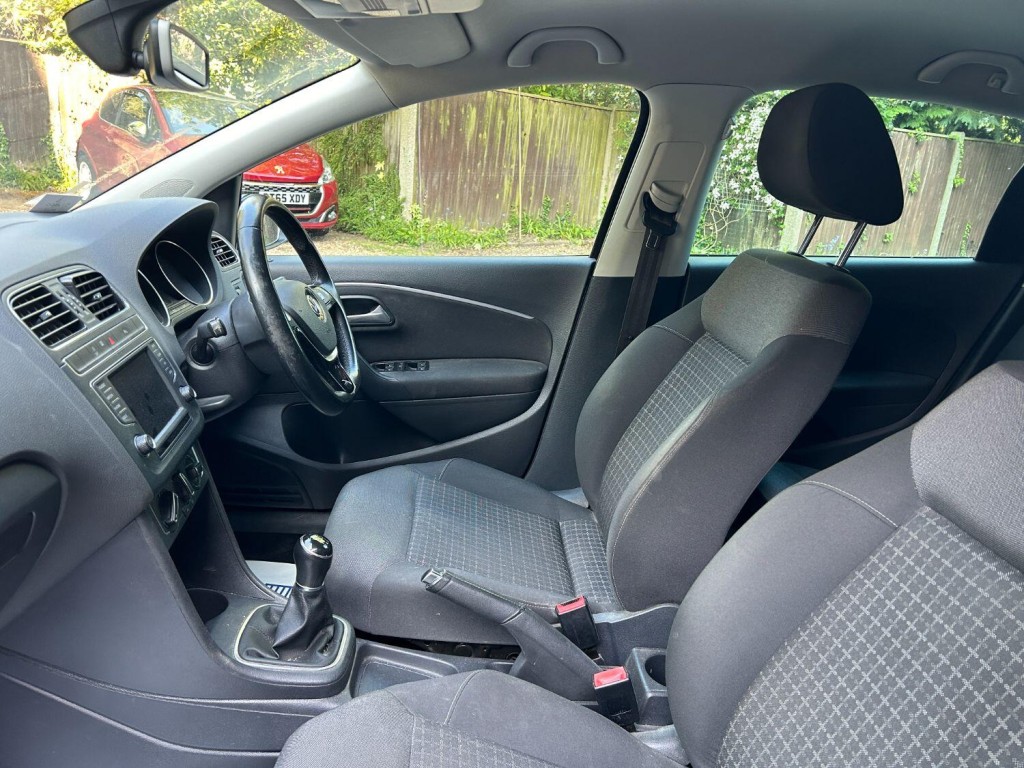 VOLKSWAGEN POLO