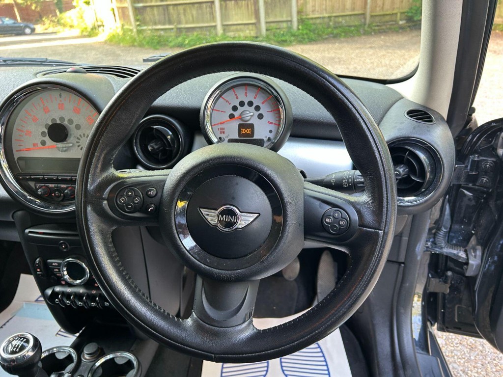 MINI HATCH